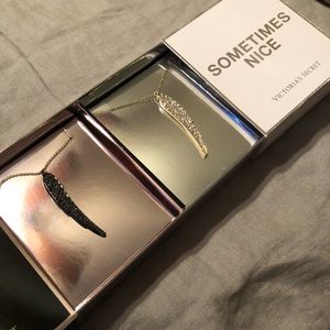 VICTORIA’S SECRET Necklace Pair